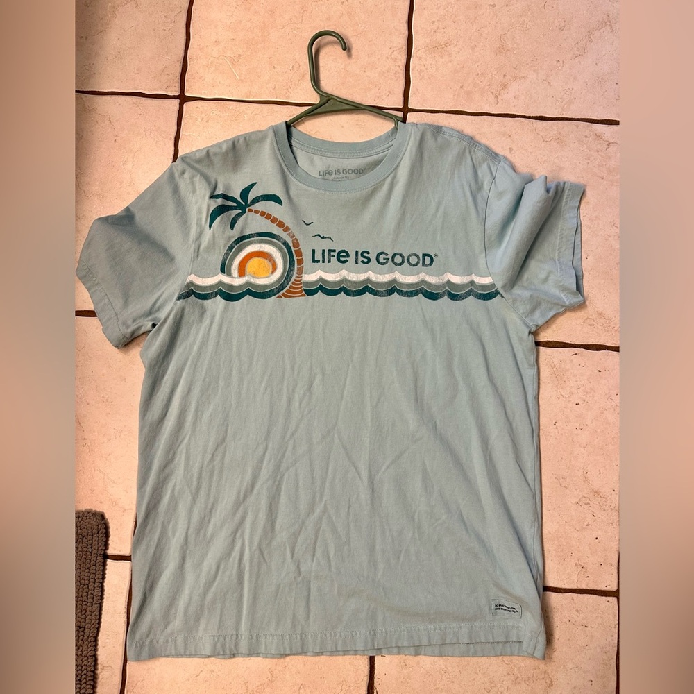 🌟 Men’s Life Is Good Seafoam Graphic Tee